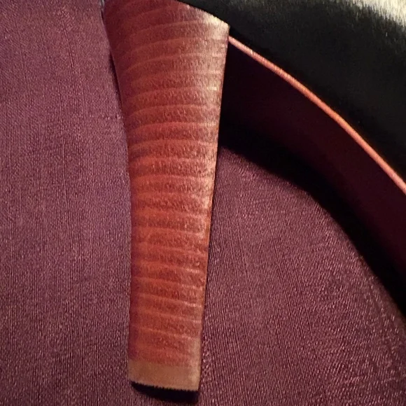 New Tory Burch Leather Pumps with Gold Detail and Wooden Bottom - Picture 9 of 12